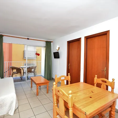 Апартаменты Homeholidaysrentals Calafats Iii